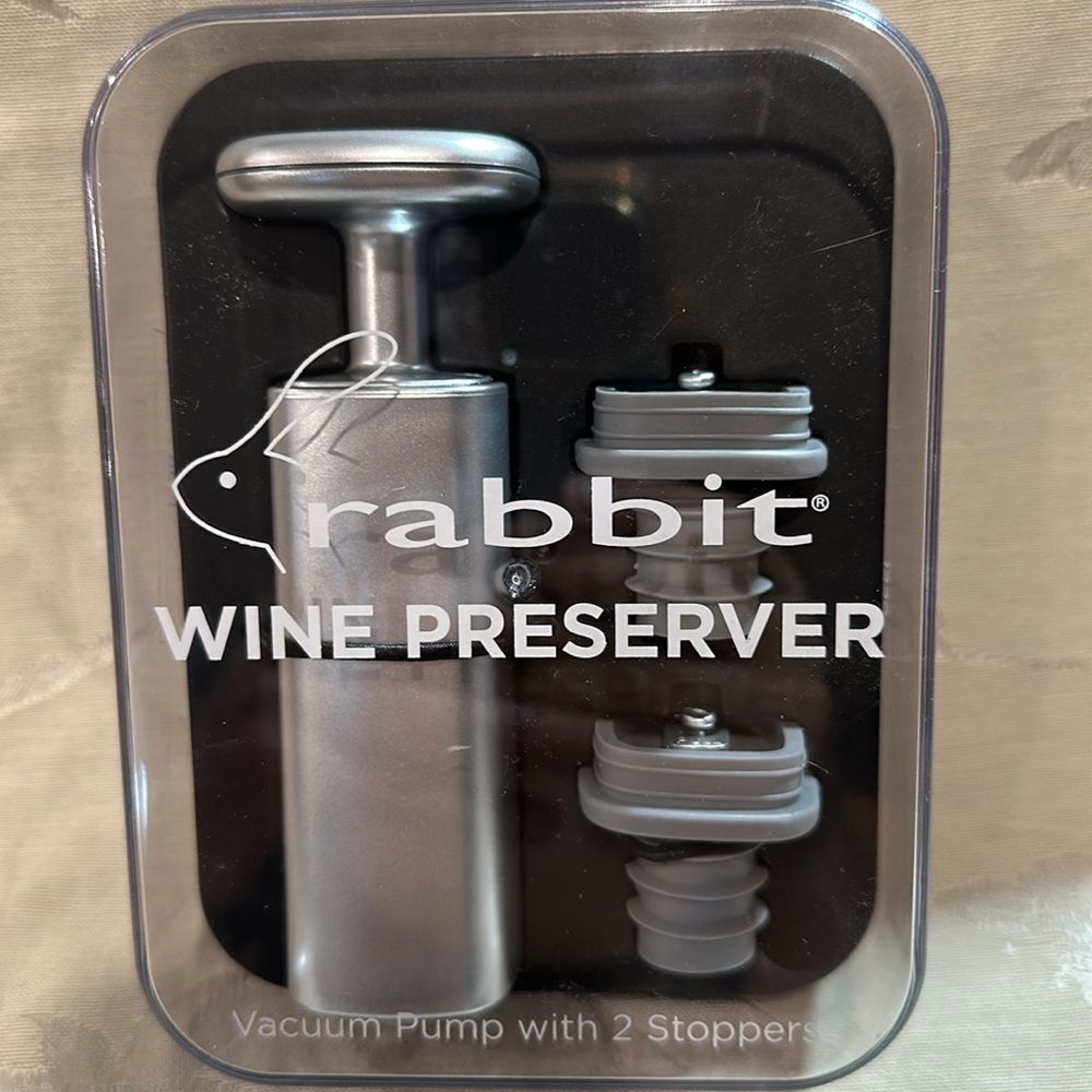 NWT- Rabbit Wine Preserver Set - Picture 3 of 3